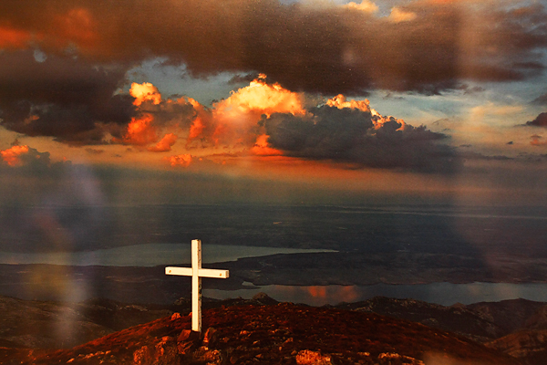 Izložba fotografija Ive Pervana i Mladena Radolovića Mrlje u crkvi SV.Donata Izložba fotografija Ive Pervana i Mladena Radolovića Mrlje u crkvi SV.Donata