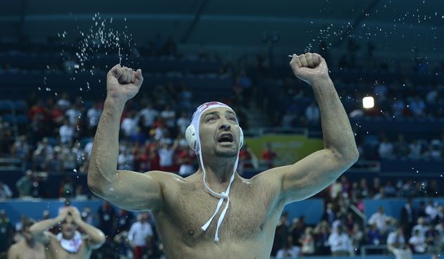 London, 120812.Vaterpolo Arena.Hrvatska muska vaterpolo reprezentacija igra finalnu utakmicu protiv Italije tijekom Olimpijskih Igara u Londonu.Na fotografiji: Hrvatska je osvojila zlatnu medalju, Samir Barac.Foto: Drago Sopta / CROPIX