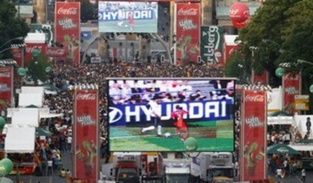 Pola milijuna gledatelja na Brandenburškim vratima (Foto:Reuters)