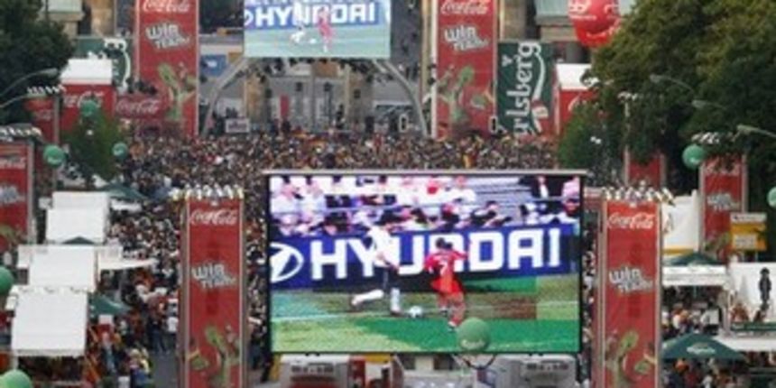 Pola milijuna gledatelja na Brandenburškim vratima (Foto:Reuters) Pola milijuna gledatelja na Brandenburškim vratima (Foto:Reuters)