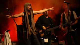 Zadar, 230612.
Drugu vecer 2.JUMF festivala koji se odrzava u Zadru na Kapetanskom, nastupili su Goran Bare i Majke. U nastupu vinkovacke grupe uzivala je mnogobrojna publika.
Foto: Andrija Lucic / CROPIX