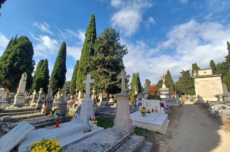 Gradsko groblje Zadar – stare grobnice i impresivni kipovi