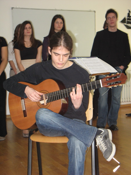 Dodjela nagrada za umjetničke radove u gimnaziji J. Barakovića Dodjela nagrada za umjetničke radove u gimnaziji J. Barakovića