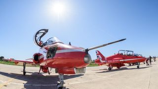Akrobatska grupa Red Arrows u posjetu Krilima Oluje u Zemuniku