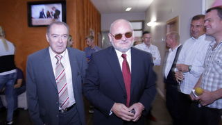 Split, 051010.
Aspira, Visoka skola za sportski menadzment.
Medju upisanim polaznicima skole je Blanka Vlasic, Tina Mihelic, sestre Lucija i Ana Zaninovic, Ivana Brkljacic, Igor Stimac.
Pozdravni govor je odrzao i Zlatko Matesa koji je pozdravio sve prisu Split, 051010.
Aspira, Visoka skola za sportski menadzment.
Medju upisanim polaznicima skole je Blanka Vlasic, Tina Mihelic, sestre Lucija i Ana Zaninovic, Ivana Brkljacic, Igor Stimac.
Pozdravni govor je odrzao i Zlatko Matesa koji je pozdravio sve prisu