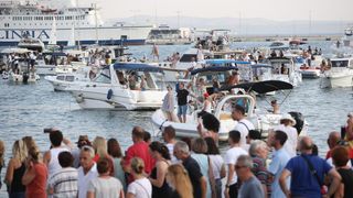 Split dostojanstveno na posljednju plovidbu ispratio legendu Olivera Dragojevića