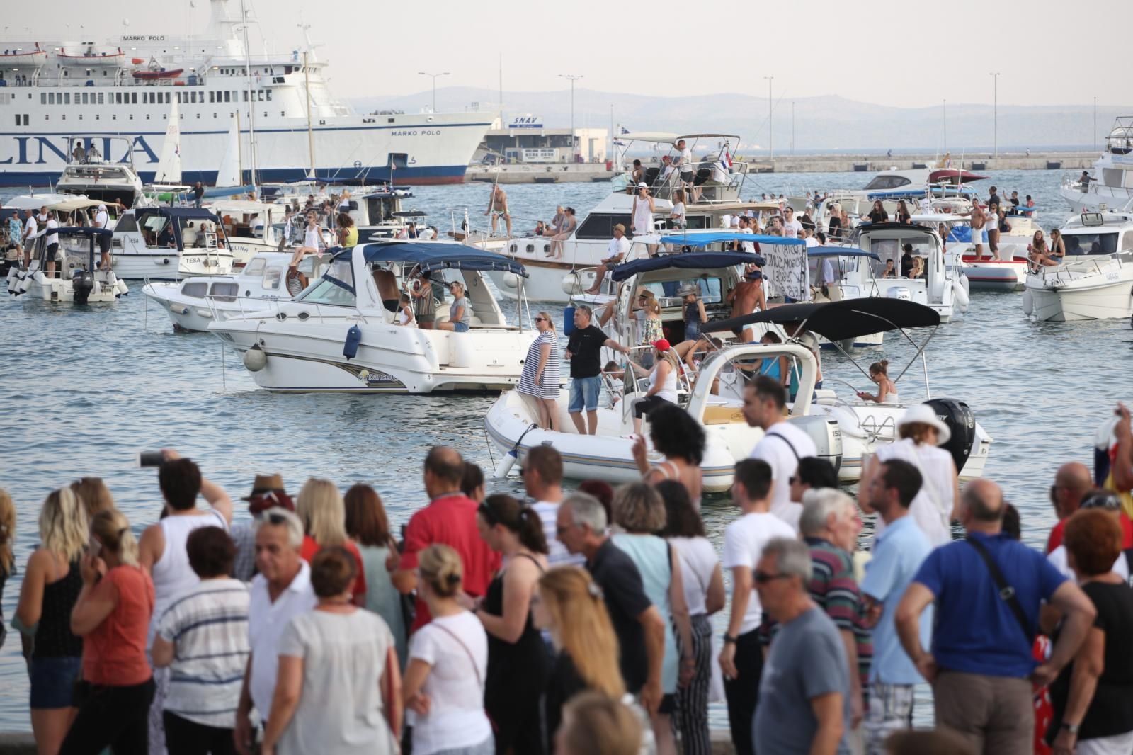 Split dostojanstveno na posljednju plovidbu ispratio legendu Olivera Dragojevića