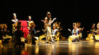 “Karnevalski vremeplov” plesne udruge “Gesta” (foto:Saša Čuka) “Karnevalski vremeplov” plesne udruge “Gesta” (foto:Saša Čuka)