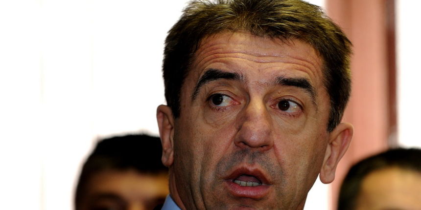 Gospic, 080113.Bivsi ministar zdravstva Darko Milinovic na press konferenciji u Gospicu odgovorio je na prozivke o velikim dugovanjima u ministrastvu koje je vodio a koji su predstavljeni u sklopu takozvanog “clean starta”.Na slici: Darko Milinovic.Fot Gospic, 080113.Bivsi ministar zdravstva Darko Milinovic na press konferenciji u Gospicu odgovorio je na prozivke o velikim dugovanjima u ministrastvu koje je vodio a koji su predstavljeni u sklopu takozvanog “clean starta”.Na slici: Darko Milinovic.Fot