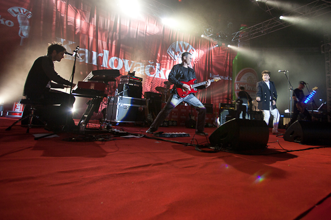 Karlovacko live: Halid Beslic i Crvena jabuka u dvorani Kresimir Cosic u Zadru, Foto: Leo Banic Karlovacko live: Halid Beslic i Crvena jabuka u dvorani Kresimir Cosic u Zadru, Foto: Leo Banic