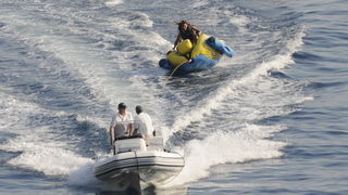 Dubrovnik, 180809.
Jedna od najpopularnijih svjetskih pjevacica Beyonce Knowles u pratnji supruga, americkog repera i producenta Jay-Z-a odmara se na luksuznoj jahti Va bene usidrenoj ispred dubrovackog hotela Argentina.
Na fotografiji: Beyonce s prijatel Dubrovnik, 180809.
Jedna od najpopularnijih svjetskih pjevacica Beyonce Knowles u pratnji supruga, americkog repera i producenta Jay-Z-a odmara se na luksuznoj jahti Va bene usidrenoj ispred dubrovackog hotela Argentina.
Na fotografiji: Beyonce s prijatel