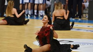 ZDBT 2016: Zmajčice plijene poglede u prekidima utakmice Darussafake i Budućnosti u Krešinom domu. Photo: Hrvoje Jelavić/PIXSELL