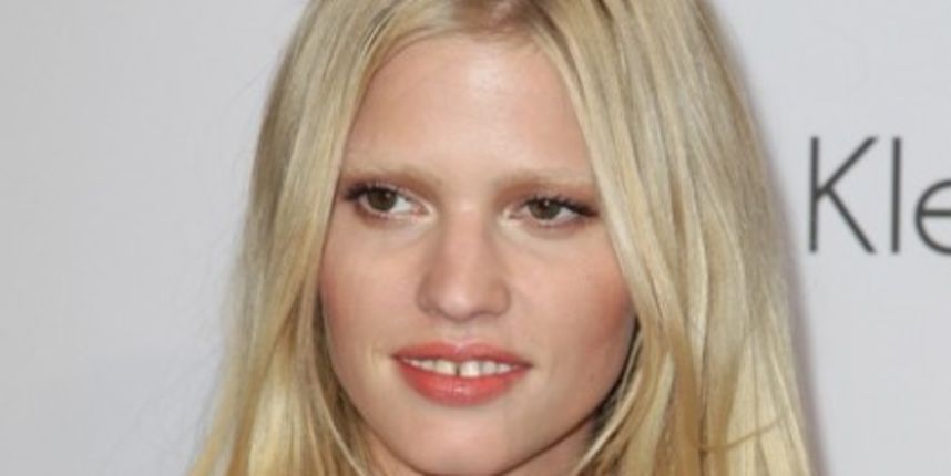 Modni svijet poludio za nevidljivim obrvama, lara stone (Metro-portal.hr)