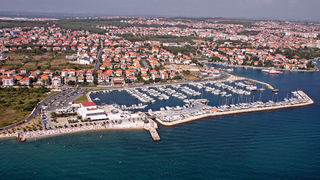 Zadar – Zračne snimke – Jedriličarski klub Uskok, Plaža (foto: Marin Gospić)