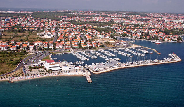 Zadar – Zračne snimke – Jedriličarski klub Uskok, Plaža (foto: Marin Gospić)
