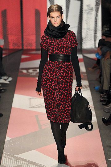 DKNY za jesen/zimu 2009/2010 (Cromoda.com) DKNY za jesen/zimu 2009/2010 (Cromoda.com)
