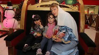 Sv. Luce razveselila mališane u Supernova centru, Foto: Iva Perinčić Sv. Luce razveselila mališane u Supernova centru, Foto: Iva Perinčić