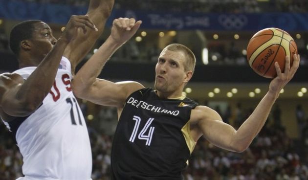 Howard i Nowitzki (Foto:Reuters)