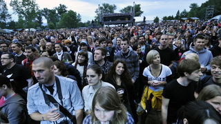 Zagreb, 220610.
Na Jarunu se od 21.-23.06. odrzava glazbeni spektakl T-Mobile INmusic festival na kojem ce nastupiti mnogobrojni izvodjaci kako iz zemlje tako i svijeta. Drugi dan festivala.
Na fotografiji: publika.
Foto: Boris Kovacev / CROPIX Zagreb, 220610.
Na Jarunu se od 21.-23.06. odrzava glazbeni spektakl T-Mobile INmusic festival na kojem ce nastupiti mnogobrojni izvodjaci kako iz zemlje tako i svijeta. Drugi dan festivala.
Na fotografiji: publika.
Foto: Boris Kovacev / CROPIX