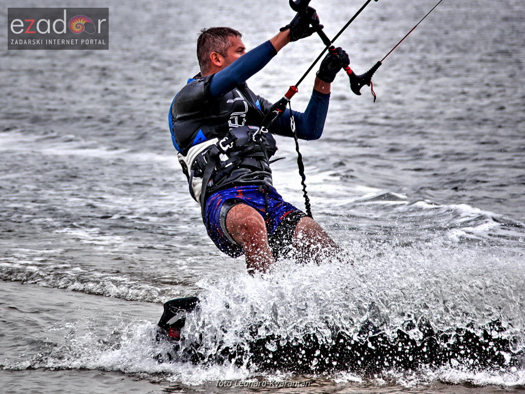 Kiteri guštali u refulima ninske bure Kiteri guštali u refulima ninske bure