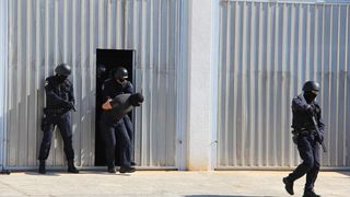 U prigodi Dana hrvatske policije i njihovog zaštitnika Sv.Mihovila danas je u PU Zadarskoj održana prigodna svečanost.U nastavku svečanosti, pokaznu vježbu samoobrane izveli su pripadnici interventne jedinice PU Zadarske te su podijeljena priznanja nagrađ U prigodi Dana hrvatske policije i njihovog zaštitnika Sv.Mihovila danas je u PU Zadarskoj održana prigodna svečanost.U nastavku svečanosti, pokaznu vježbu samoobrane izveli su pripadnici interventne jedinice PU Zadarske te su podijeljena priznanja nagrađ