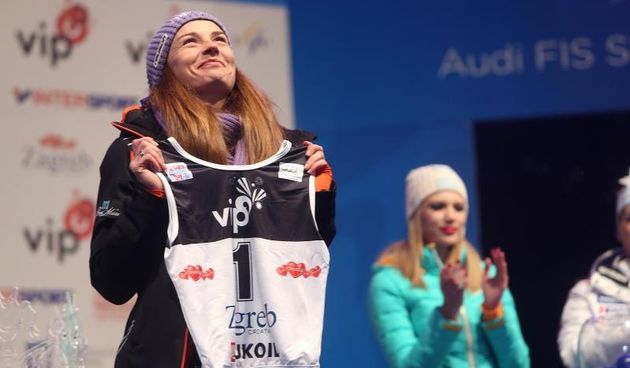 03.01.2015., Zagreb – Na Trgu bana Josipa Jelacica odrzano je izvlacenje startnih brojeva za skijasku utrku VIP Snow Queen Trophy 2015. te druzenje sa skijasicama u Gradskoj kavani. Photo: Dalibor Urukalovic/PIXSELL
