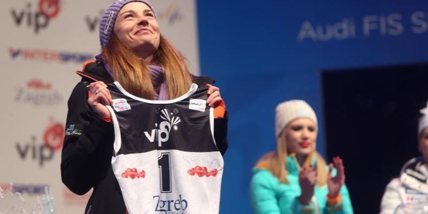 03.01.2015., Zagreb – Na Trgu bana Josipa Jelacica odrzano je izvlacenje startnih brojeva za skijasku utrku VIP Snow Queen Trophy 2015. te druzenje sa skijasicama u Gradskoj kavani. Photo: Dalibor Urukalovic/PIXSELL
