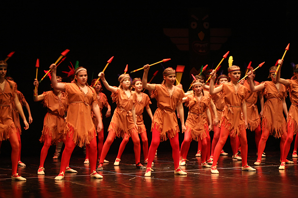 “Karnevalski vremeplov” plesne udruge “Gesta” (foto:Saša Čuka) “Karnevalski vremeplov” plesne udruge “Gesta” (foto:Saša Čuka)