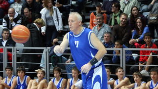 KK Zadar – Real Madrid, umirovljenje dresova 10 (Giuseppe Giergia) i 11 (Kresimir Cosic), Foto; Mladen Malik KK Zadar – Real Madrid, umirovljenje dresova 10 (Giuseppe Giergia) i 11 (Kresimir Cosic), Foto; Mladen Malik