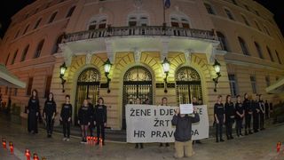 Klub studenata Antifijaka organizirao mirni prosvijed ispred Županijskog suda u Zadru