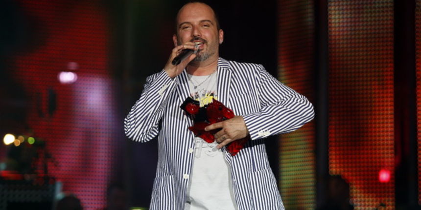 Biograd na moru, 150510
Cetvrta i posljednja vecer Porina u Biogradu na moru. 
Na slici: Toni Cetinski, dobitnik Porina za hit godine.
Foto: Jure Miskovic / CROPIX