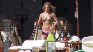 Jennifer Aniston u seksi badiću proslavila 41. rođendan (Jutarnji.hr)