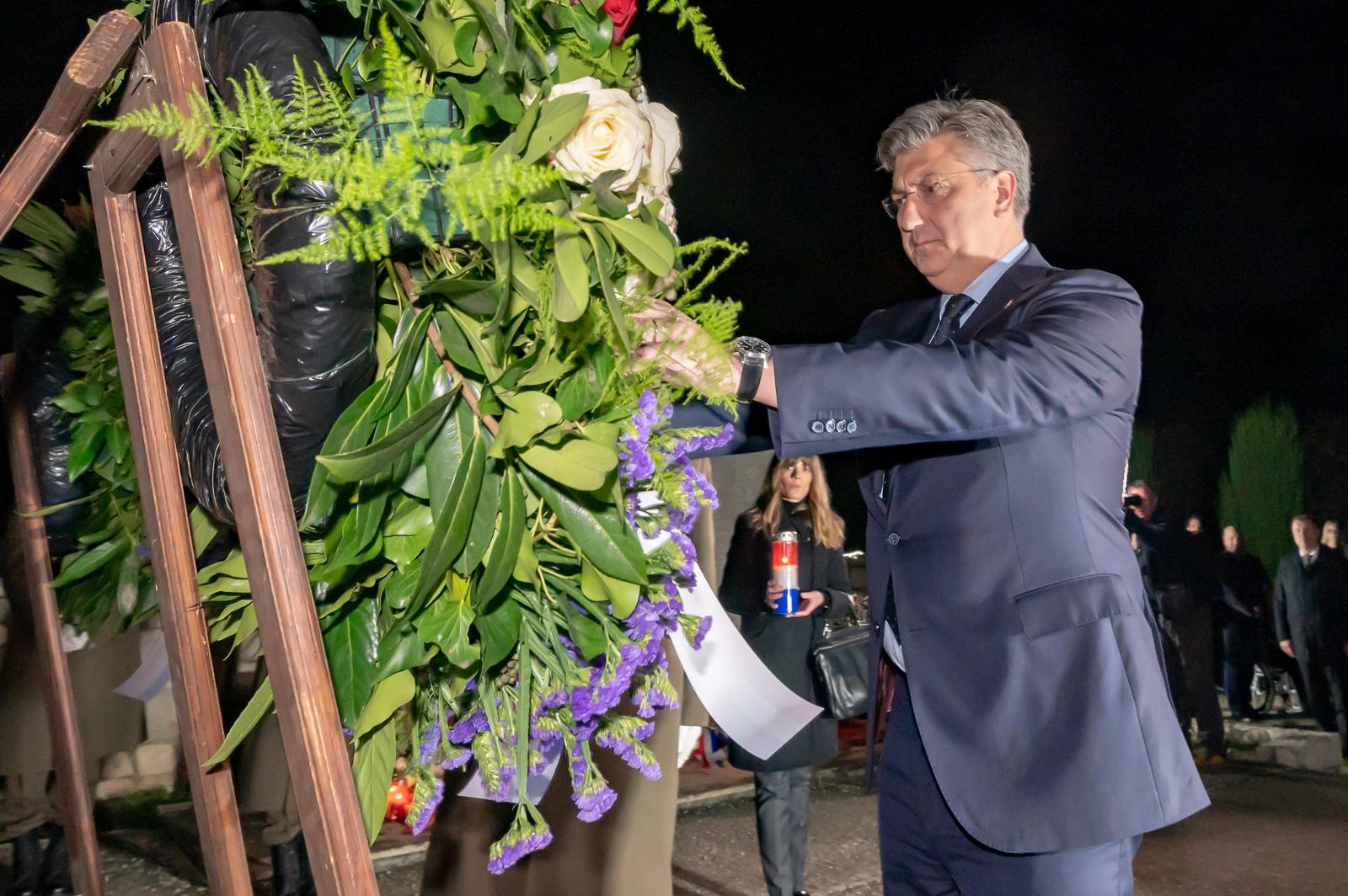 Andrej Plenković obilježio Dan sjećanja u Škabrnji Andrej Plenković obilježio Dan sjećanja u Škabrnji