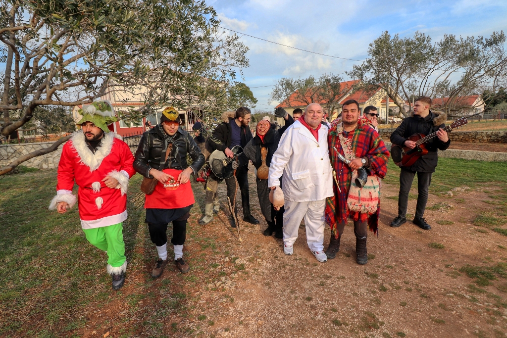 Sinoć su paljenjem Karnevala okončane tradicijske virske maškare