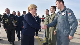 Predsjednica Kolinda Grabar-Kitarović posjetila 93. zrakoplovnu bazu Zemunik. Foto: Dino Stanin/PIXSELL