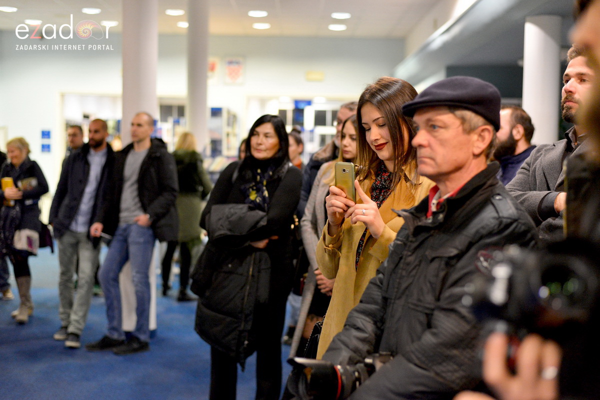 Gradska knjižnica Zadar: Otvorenje izložbe fotografija “Afrika na kvadrat” autora Filipa Brale Gradska knjižnica Zadar: Otvorenje izložbe fotografija “Afrika na kvadrat” autora Filipa Brale