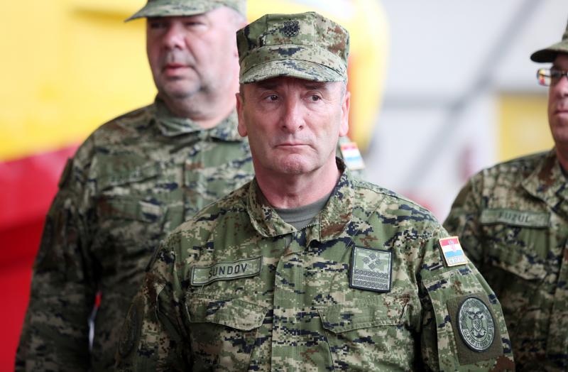 Plenković i Krstičević posjetili zračnu bazu Zemunik i protupožarnu eskadrilu Plenković i Krstičević posjetili zračnu bazu Zemunik i protupožarnu eskadrilu