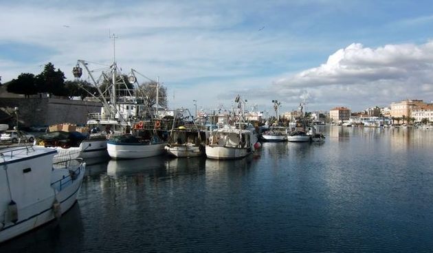 Brodovi, pomorci, luka  (foto: M. Malik)