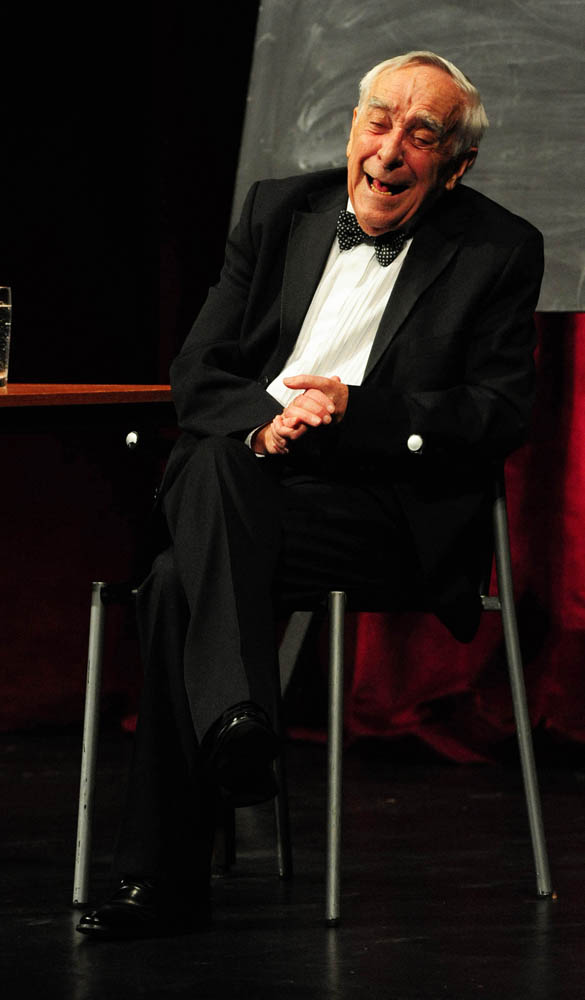 Zadar, 28.02.2013. snimio: Nenad Marčev,
PLANET ART,
Raymond Queneu,
STILSKE VJEŽBE,
Redatelj Tomislav Radić,
Igraju: Lela Margitić i Pero Kvrgić,
Dvorana HNK Zadar Zadar, 28.02.2013. snimio: Nenad Marčev,
PLANET ART,
Raymond Queneu,
STILSKE VJEŽBE,
Redatelj Tomislav Radić,
Igraju: Lela Margitić i Pero Kvrgić,
Dvorana HNK Zadar