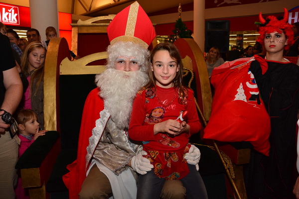 Supernova Zadar: Sveti Nikola i kamion Djeda mraza, Foto: Iva Perinčić Supernova Zadar: Sveti Nikola i kamion Djeda mraza, Foto: Iva Perinčić