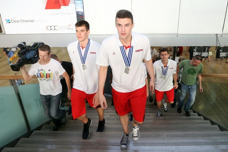 06.07.2015., Zagreb – Svecani docek kosarkasa do 19 godina koji su na svjetskom prvenstvu u Grckoj osvojili srebrnu medalju. Photo: Goran Stanzl/PIXSELL
