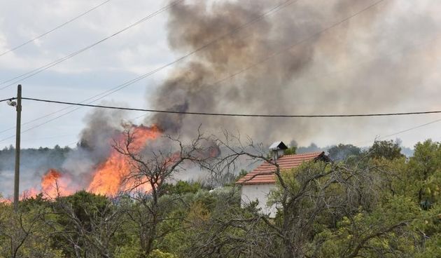 Zbog požara je zatvorena i autocesta