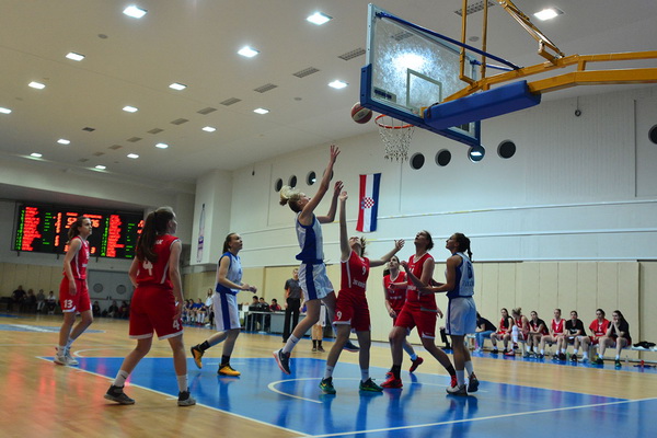 SC Višnjik, dvorana 3. Finale doigravanja za prvaka Hrvatske: ŽKK Zadar – ŽKK Medveščak 54-76 SC Višnjik, dvorana 3. Finale doigravanja za prvaka Hrvatske: ŽKK Zadar – ŽKK Medveščak 54-76