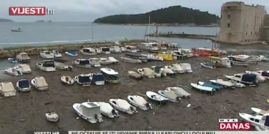 More na dubrovačku plažu Banje izbacilo minu iz Drugog svjetskog rata (thumbnail)