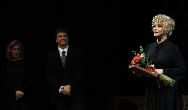 Na 30. Gavellinim vecerima dodijeljene su nagrade za najboljeg glumca, glumicu, reziju, te predstavu. Nagradu za najbolju glumicu dobila je Anja Sovagovic Despot, za najboljeg glumca Ermin Sijamija, za reziju Mateja Koleznik i Renata Carola, a najboljom p