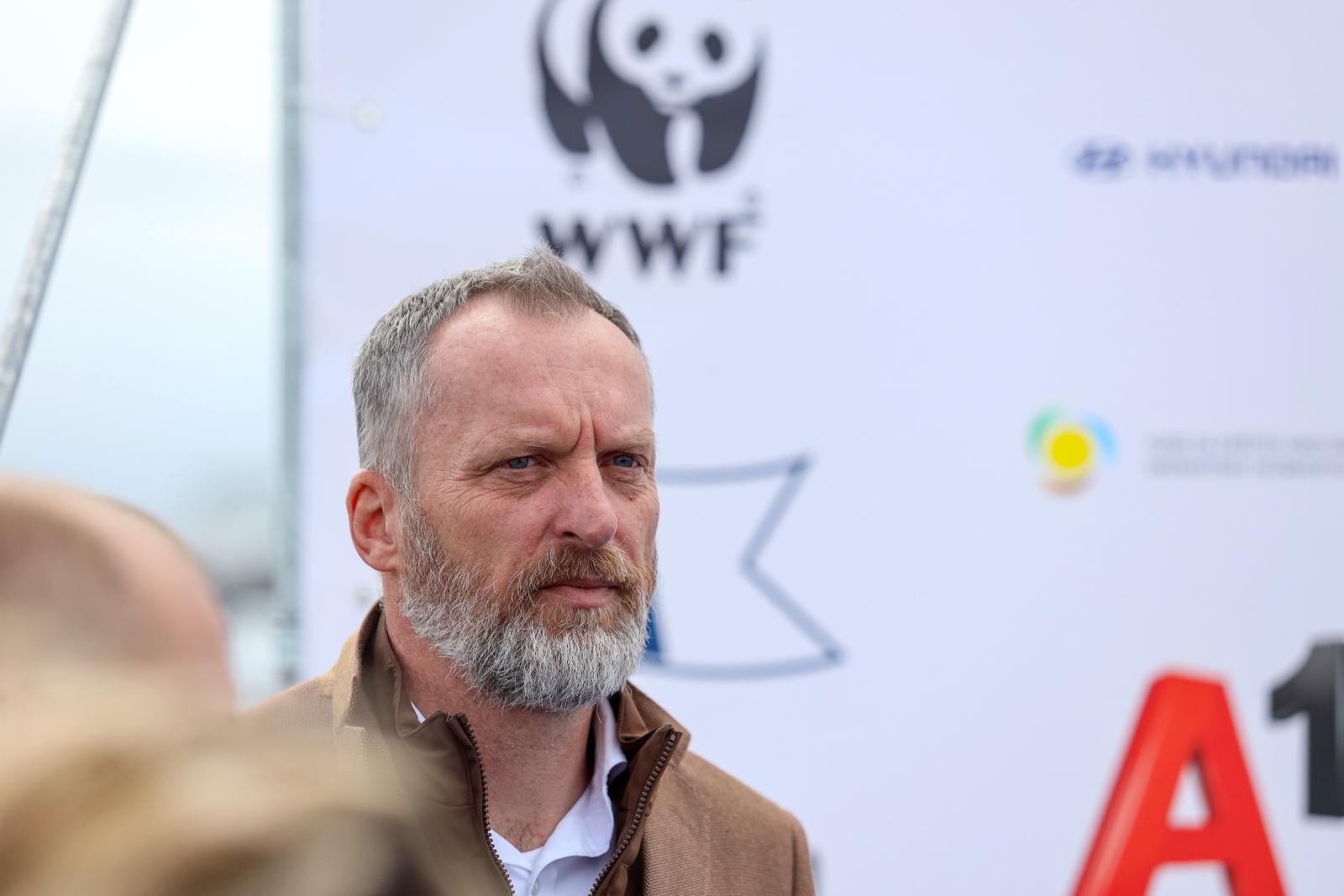 Ekološka manifestacija “Uz more, za more: zelena misija za održivu budućnost Hrvatske” održala se danas na plivarici Škoda koja je jutros u 11 sati isplovila iz zadarske luke Gaženica prema Ugljanu gdje će se provela akcija izvlačenja odbačenih ribarskih Ekološka manifestacija “Uz more, za more: zelena misija za održivu budućnost Hrvatske” održala se danas na plivarici Škoda koja je jutros u 11 sati isplovila iz zadarske luke Gaženica prema Ugljanu gdje će se provela akcija izvlačenja odbačenih ribarskih