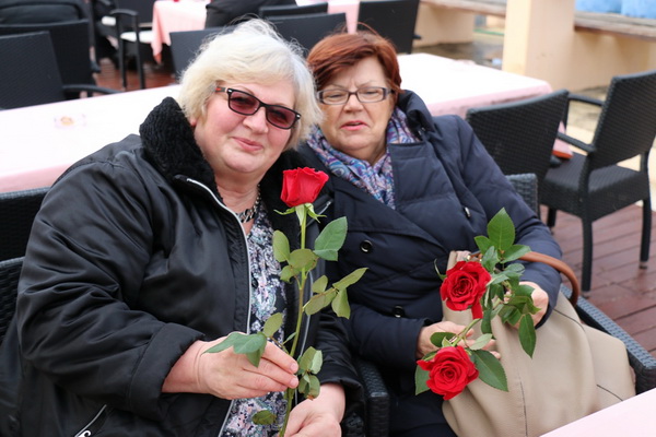 U organizaciji Općine Vir i Vir turizma virskim damama podijeljeno 400 ruža u povodu Dana žena