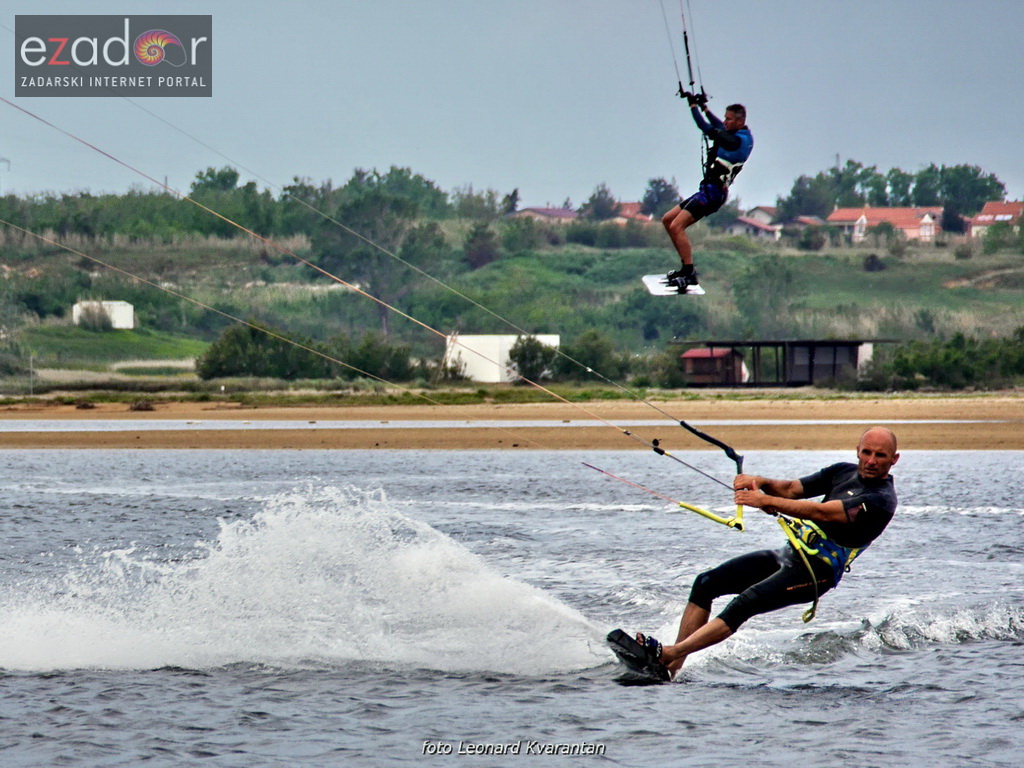 Kiteri guštali u refulima ninske bure Kiteri guštali u refulima ninske bure