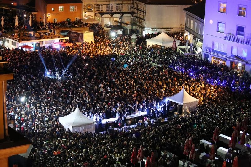 Na tržnici Dolac održan je peti performans Kapulica & Lampioni.  Foto: PIXSELL