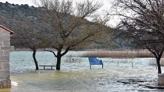 Nezapamćeno visoka razina vodostaja Vranskog jezera Nezapamćeno visoka razina vodostaja Vranskog jezera